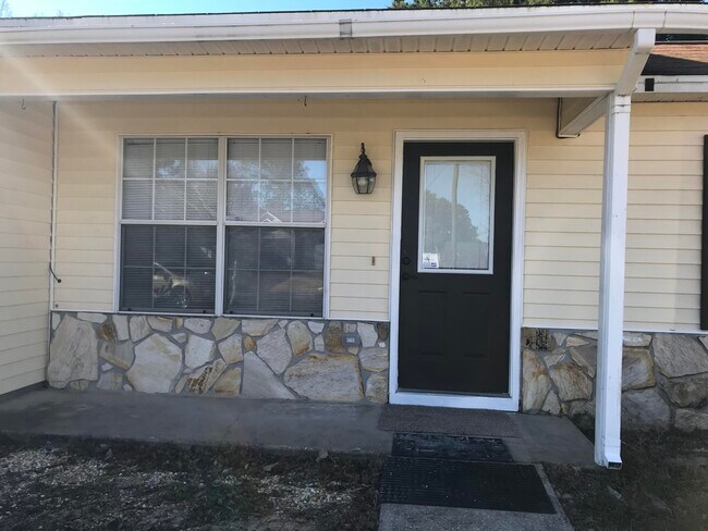 Building Photo - 113 Oak Terrace Dr