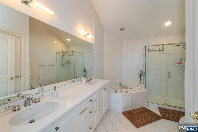 Foto del edificio - 115 Kensington Ln