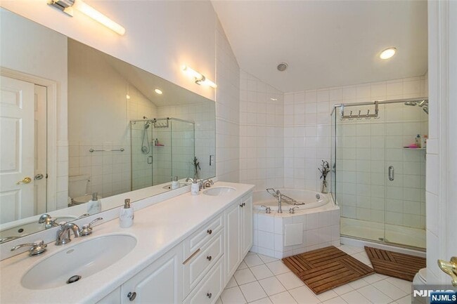 Building Photo - 115 Kensington Ln