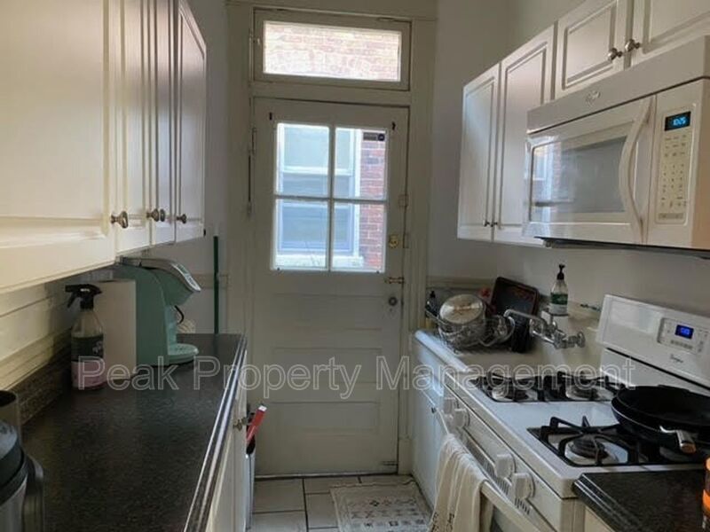 Primary Photo - 401 N Davis Ave