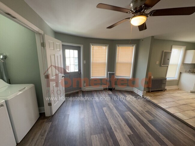 Building Photo - 415 Colwyn Ave