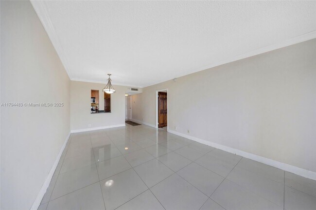 Foto del edificio - 2450 NE 135th St
