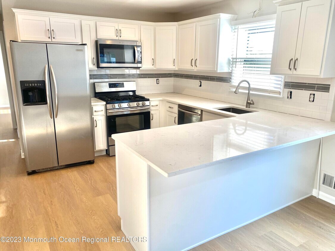 108 Chatham Ln, Point Pleasant, NJ 08742 Townhome Rentals in Point Pleasant NJ