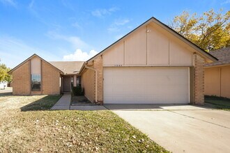 Building Photo - 11040 N Eagle Ln