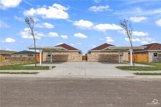 Building Photo - 1008 W Mahala Ave