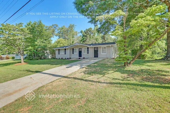 Building Photo - 6265 Lakeview Dr