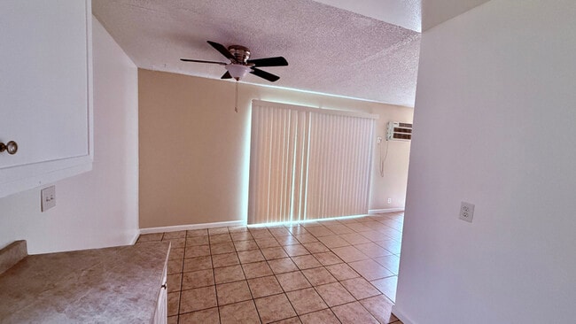 Building Photo - 1167 E Badillo St