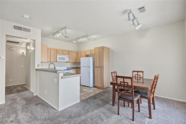 Building Photo - 251 S Green Valley Pkwy