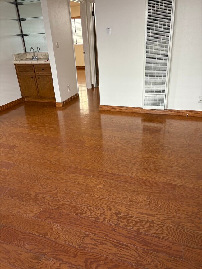 Foto del edificio - 1034 W 23rd St