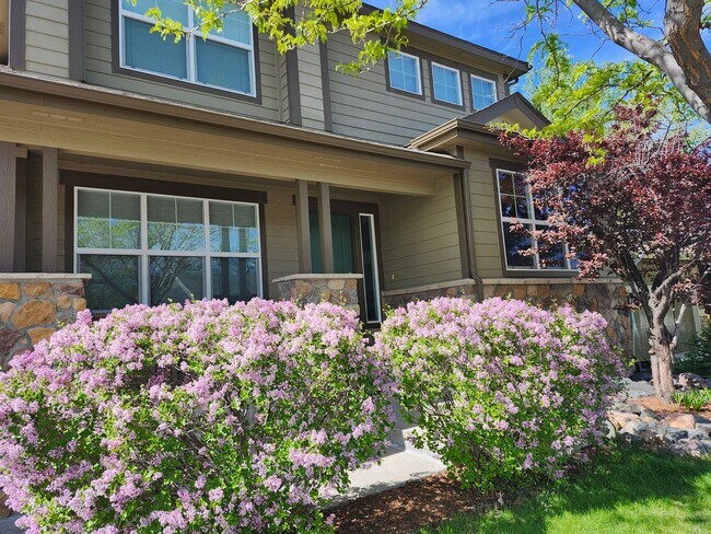 Foto del edificio - Convenient Castle Rock home on Culd-a-sac ...