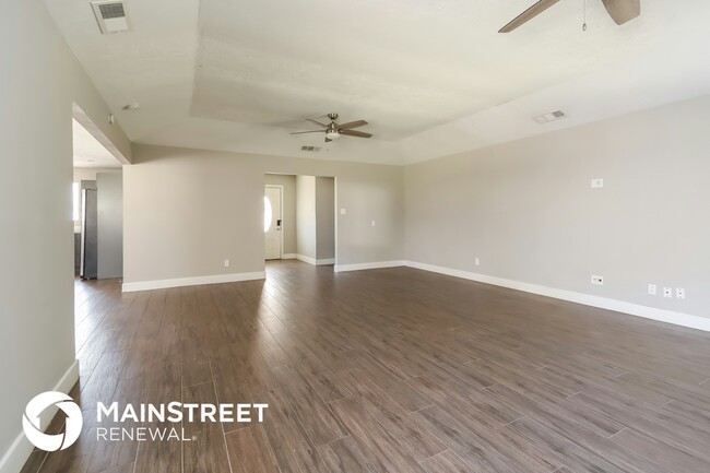 Building Photo - 2662 S Woodloch St