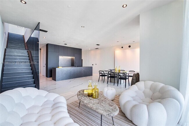 Foto del edificio - 650 NE 32nd St