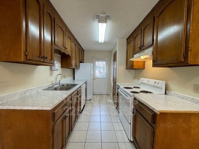 Foto del edificio - 10642 Stanley Aubin Ln