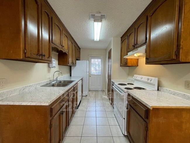 Building Photo - 10642 Stanley Aubin Ln