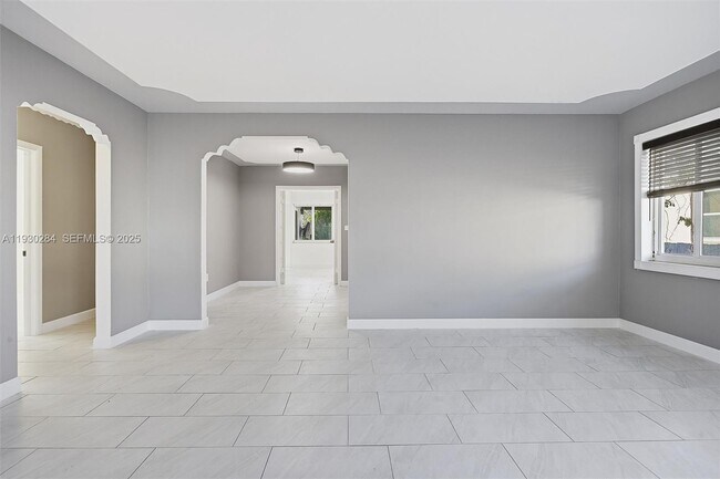 Foto del edificio - 2120 SW 16th St