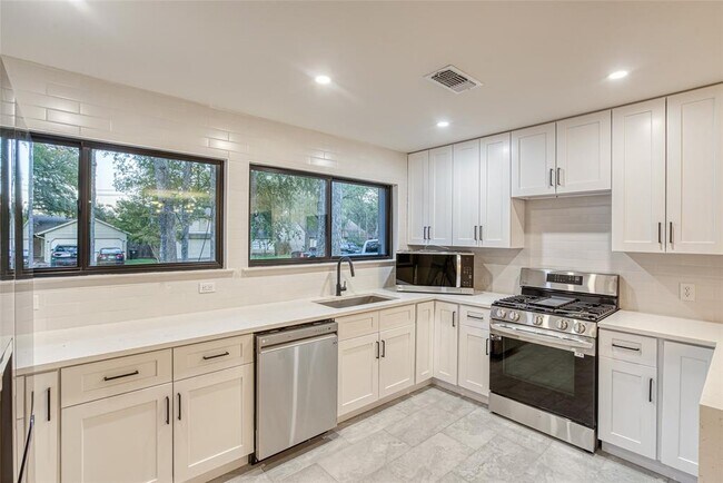 Building Photo - 13126 Mill Stone Dr