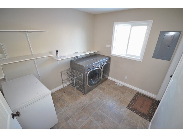 Building Photo - 8407-8487 87 St