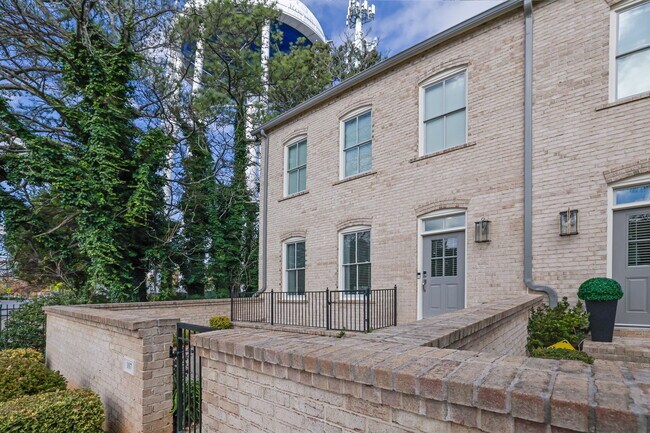 Building Photo - 107 Old Orchard Ln