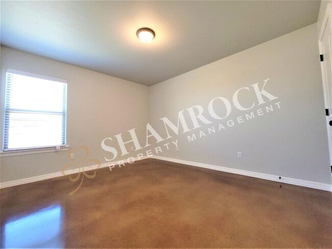 Building Photo - 1002 Sparrow Cove