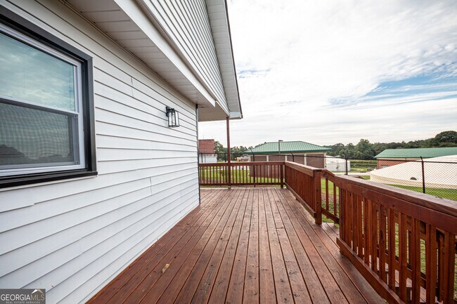 Foto del edificio - 330 Macon Ave