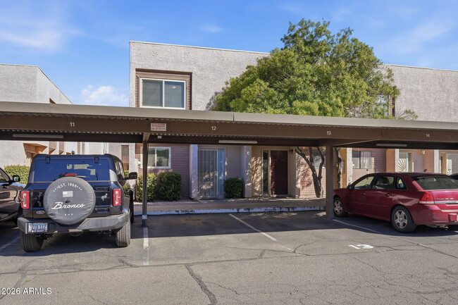 Building Photo - 834 W 14th St