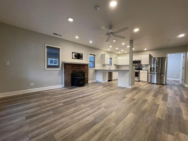Building Photo - Available SOON - Beautiful Renovated House...