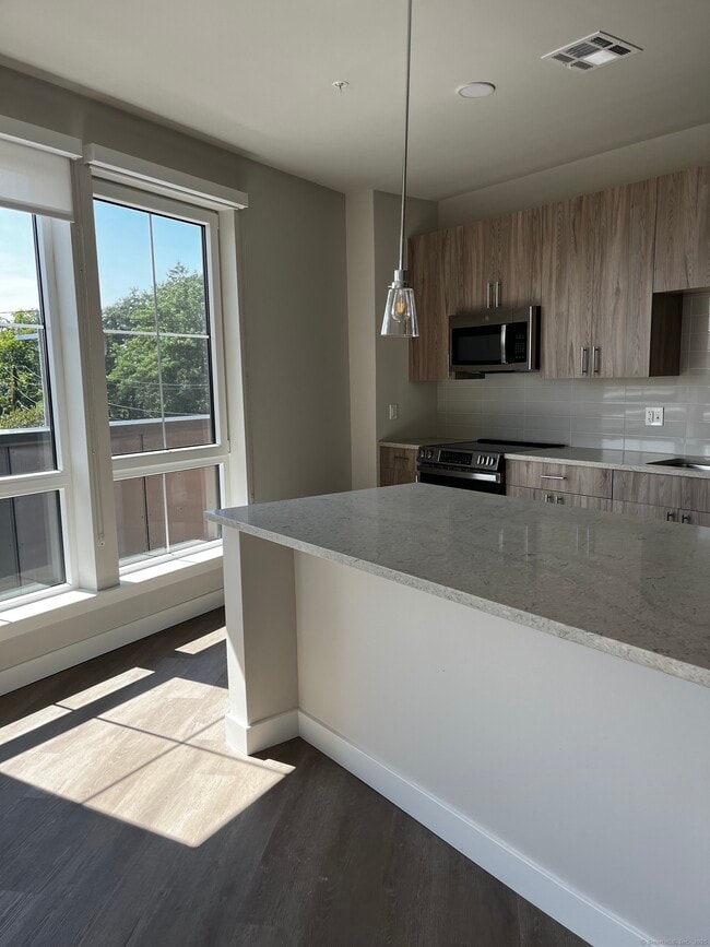 Building Photo - 467 West Ave