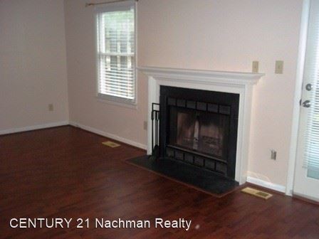 Building Photo - 3 br, 2 bath House - 8 Bromley Drive