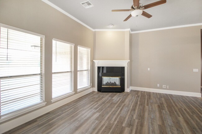 Foto del edificio - Great 4 Bed, 2 Bath, in Gated Community / ...