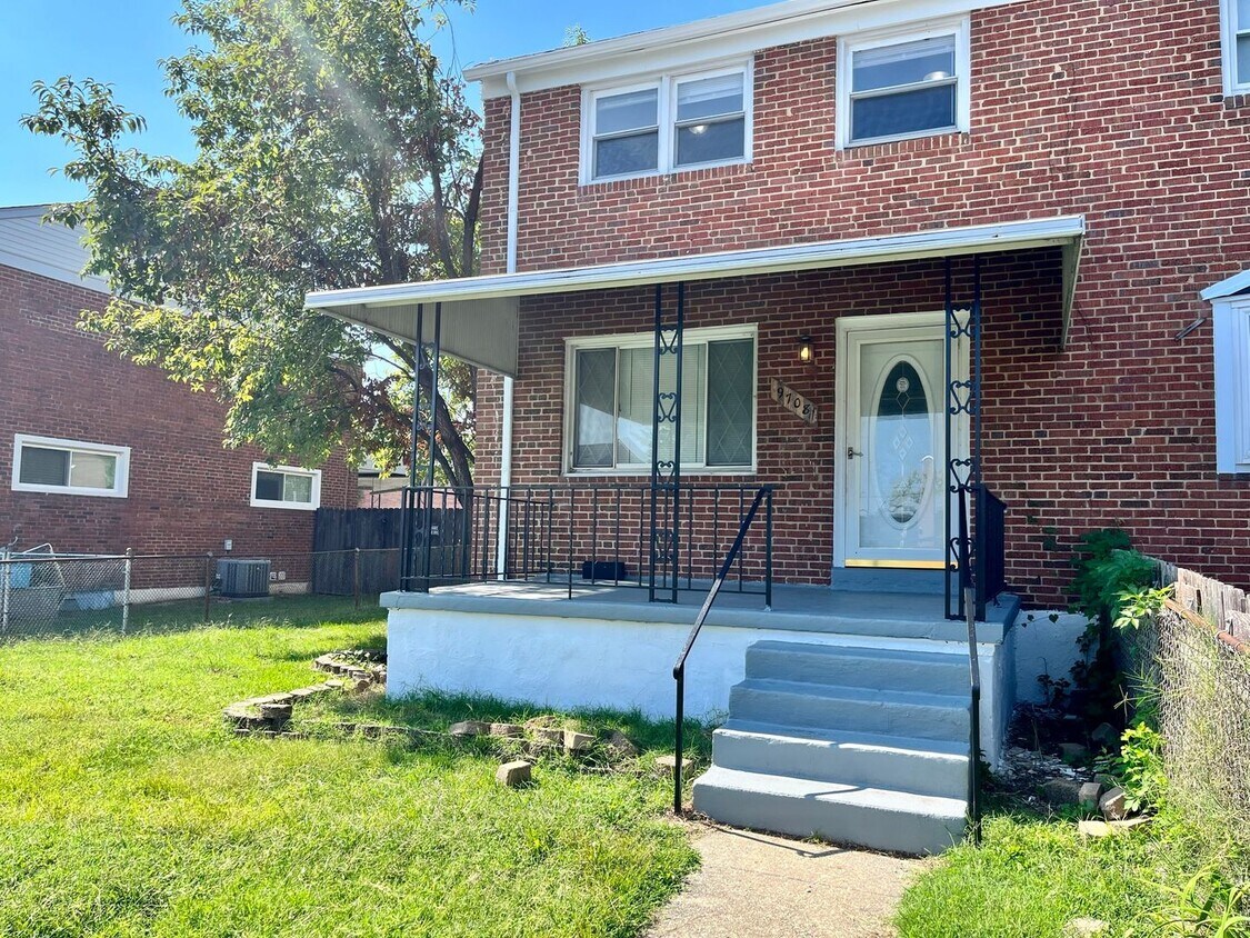 Primary Photo - Charming 3 Bedroom/ 2.5 Bathroom in Middle...
