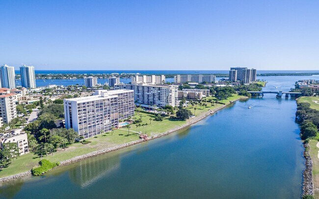 Foto del edificio - 356 Golfview Rd