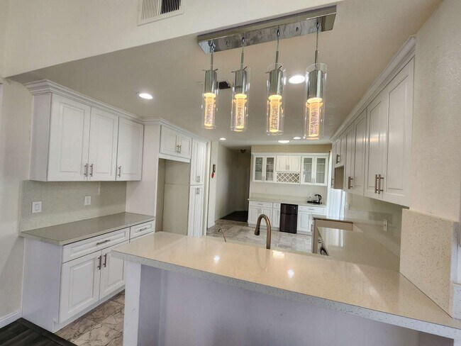 Building Photo - 980 Azalea Dr