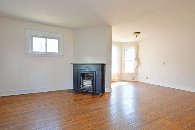 Building Photo - Beautiful 3-Bed 1.5-Bath Home in St. Paul!