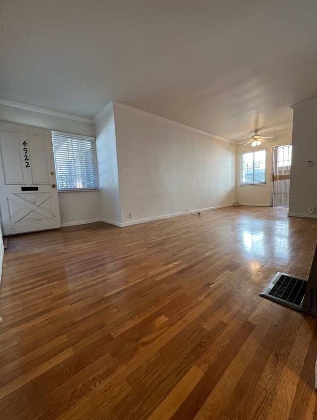 Foto del edificio - 4922 Cahuenga Blvd