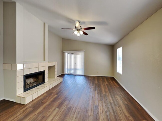 Foto del edificio - 4245 S Normandie Ln
