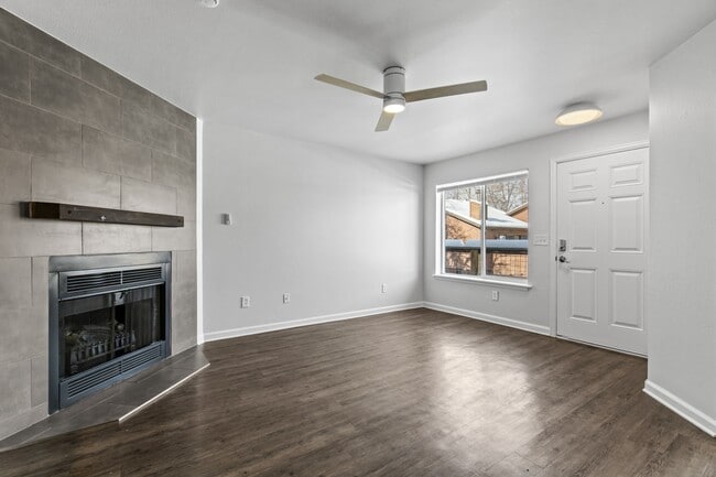 Photo - Valencia Gardens Apartments