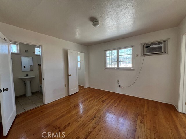 Building Photo - 3033 Sherwood Ave