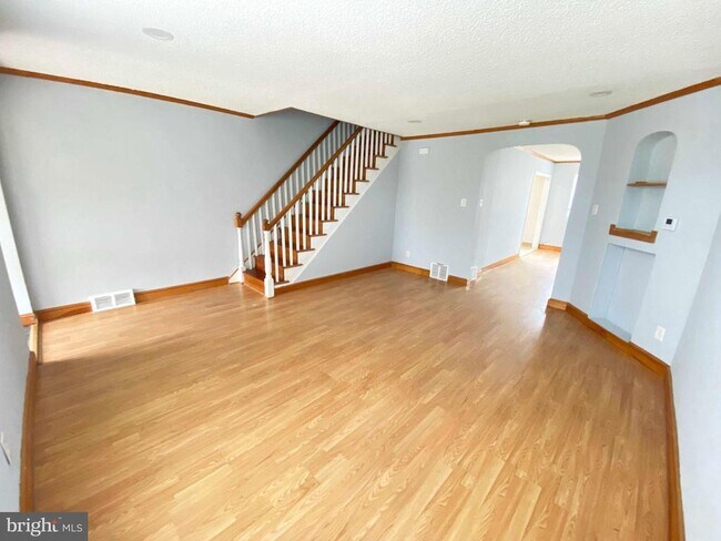 Foto del edificio - 6330 Leonard St