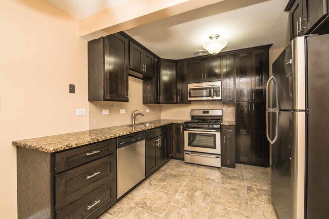 Foto del edificio - 2718 W Farragut Ave
