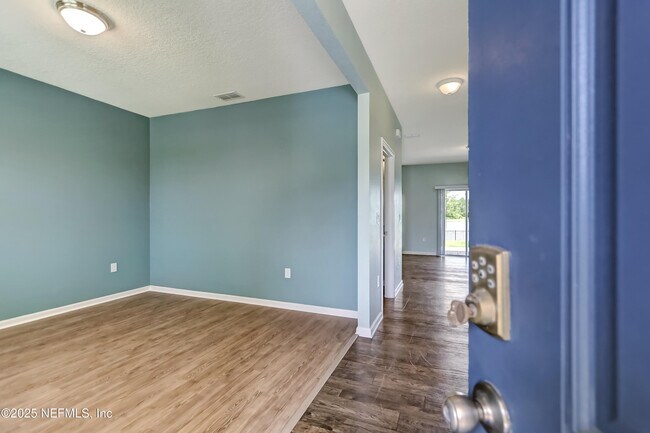 Foto del edificio - 11248 Sheepshead Ln