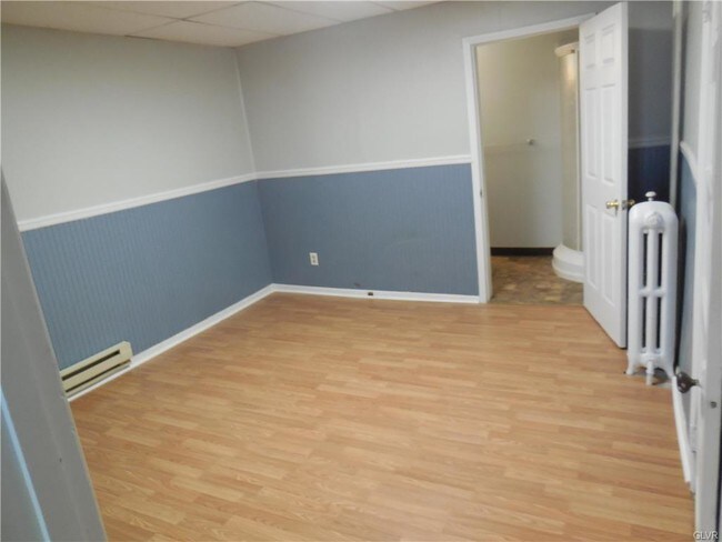 Building Photo - 650 N New St