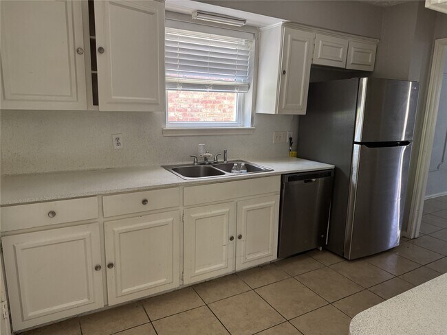 Foto del edificio - 3842 Willow Springs Ln