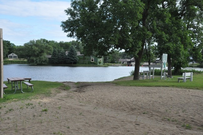 Mill Pond Beach Area - New London - Apartments