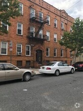 Building Photo - 18 Vroom St