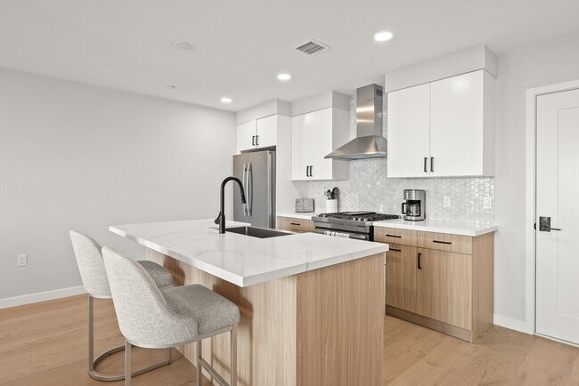 Foto del edificio - 457 W Broadway