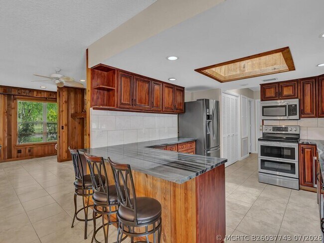 Foto del edificio - 725 4th Ave SW