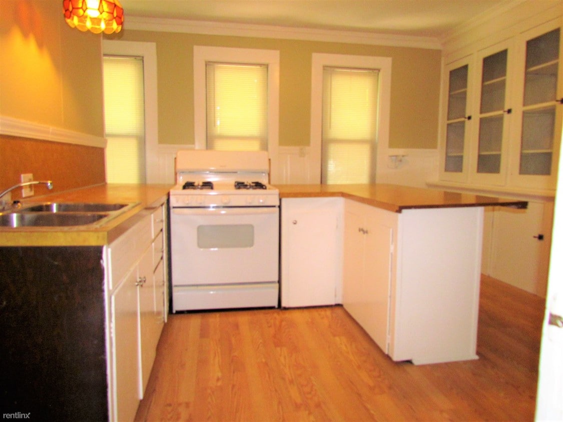 Primary Photo - 1345 Lafayette Ave NE