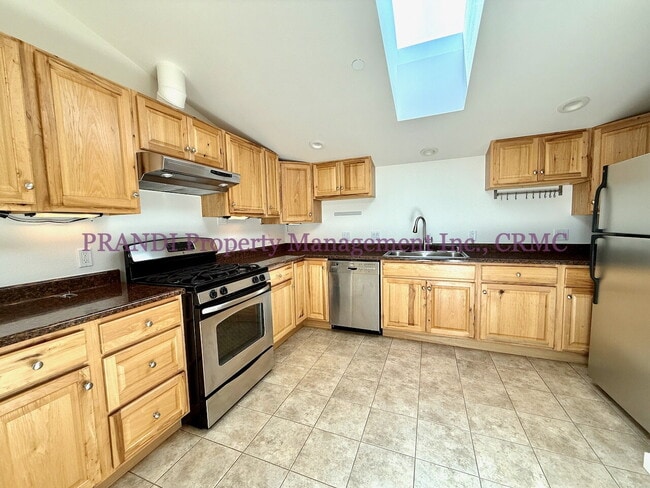 Building Photo - Top Floor Unit With Bonus Room in Gerstle ...