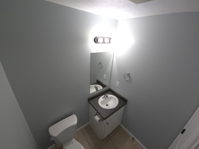 Foto del edificio - Charming 2BR Townhome in Logan