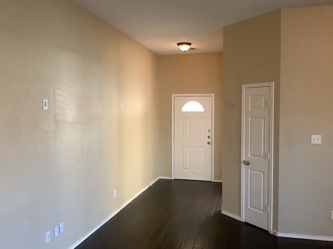 Building Photo - 3401 Groveland Terrace